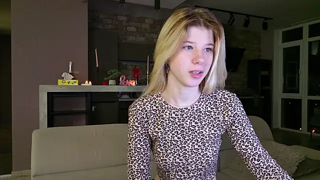 Snapshot of Bella_amory chatting on 03/10/25, 01:01 Bella amory online show from 03/10/25, 01:01