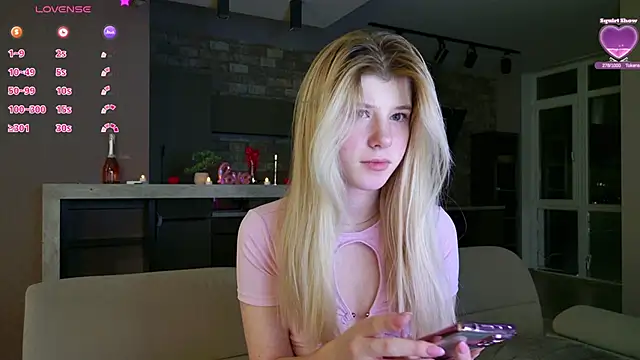 Snapshot of Bella_amory chatting on 02/27/25, 11:15 Bella amory online show from 02/27/25, 11:15