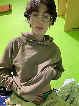 Snapshot of stormmart18 chatting on 02/11/25, 04:35 stormmart18 online show from 02/11/25, 04:35