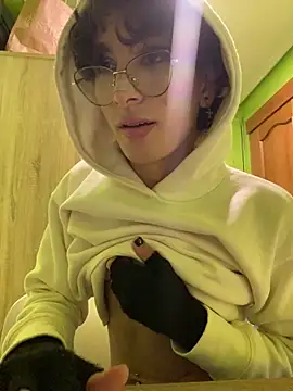 Snapshot of stormmart18 chatting on 02/05/25, 10:22 stormmart18 online show from 02/05/25, 10:22