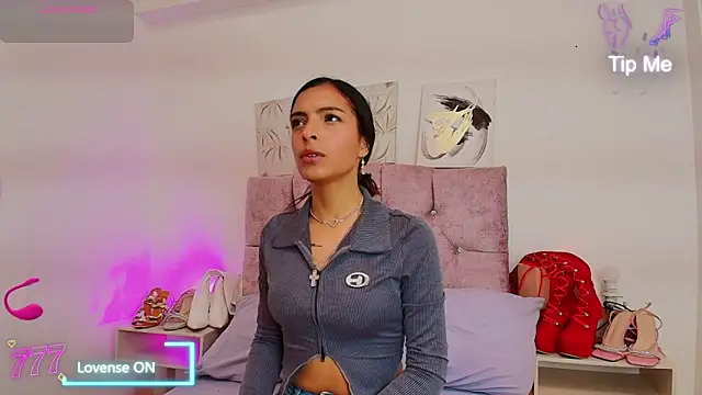 Skye Moore online show from 04/01/26, 07:00