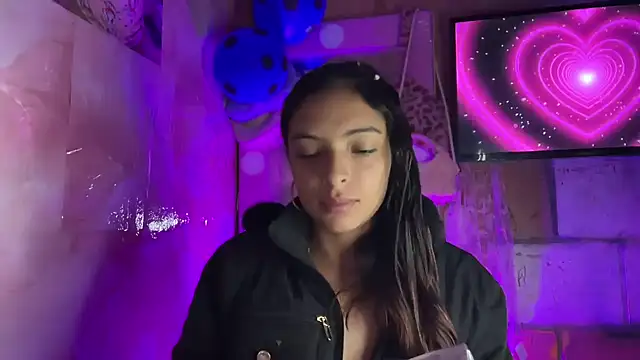 Snapshot of Skye_Moore chatting on 07/11/26, 12:27 Skye Moore online show from 07/11/26, 12:27