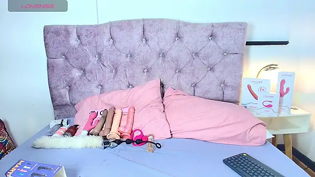 Skye Moore online show from 11/05/25, 07:17