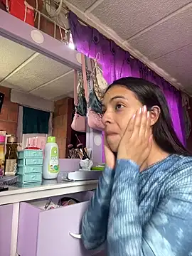 Skye Moore online show from 04/07/26, 05:48