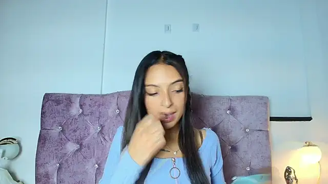 Skye Moore online show from 10/22/25, 07:13