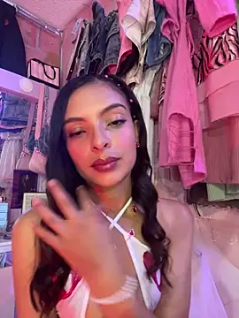 Skye Moore online show from 05/06/26, 02:15