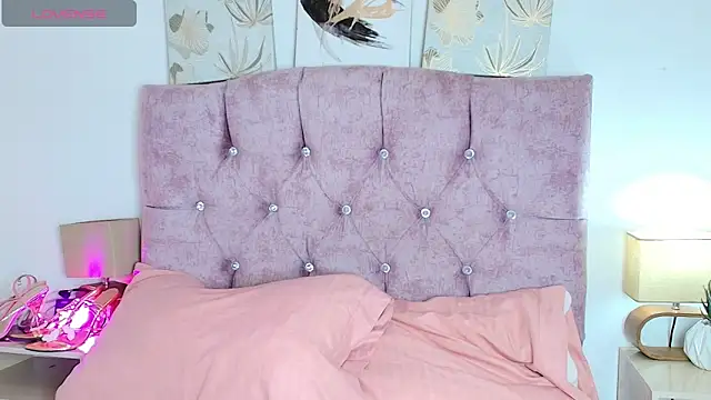 Skye Moore online show from 02/06/26, 09:22