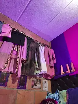 Skye Moore online show from 04/21/26, 02:47