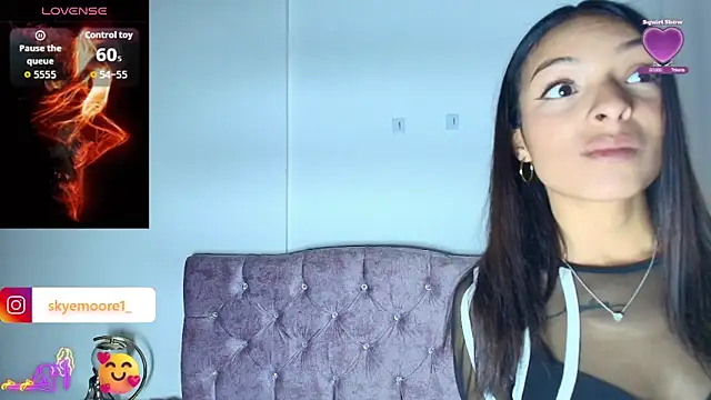 Skye Moore online show from 11/04/25, 07:50