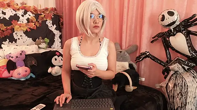 Snapshot of NataliaNovak chatting on 10/10/25, 12:28 NataliaNovak online show from 10/10/25, 12:28