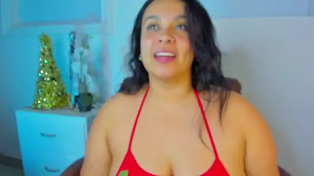 Snapshot of KourtneyEvans chatting on 12/17/25, 05:40 KourtneyEvans online show from 12/17/25, 05:40