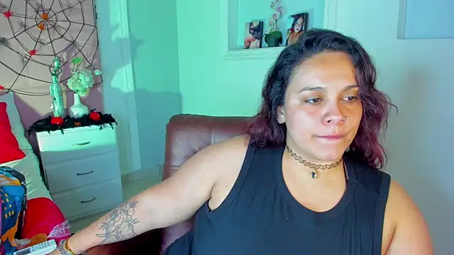 Snapshot of KourtneyEvans chatting on 10/17/25, 07:37 KourtneyEvans online show from 10/17/25, 07:37
