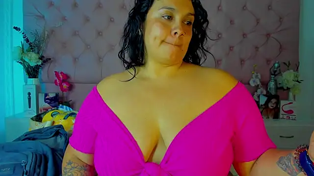 Snapshot of KourtneyEvans chatting on 11/05/25, 07:06 KourtneyEvans online show from 11/05/25, 07:06