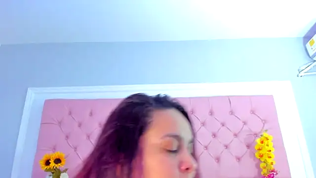 Snapshot of KourtneyEvans chatting on 03/15/25, 02:01 KourtneyEvans online show from 03/15/25, 02:01