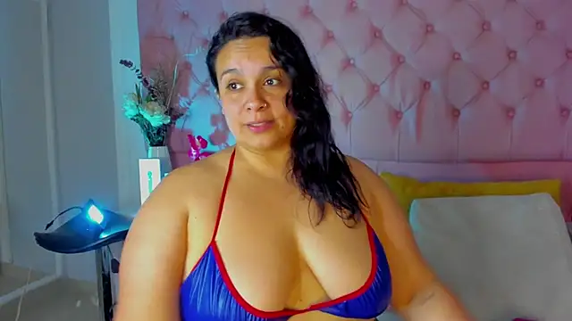 Snapshot of KourtneyEvans chatting on 11/10/25, 04:12 KourtneyEvans online show from 11/10/25, 04:12