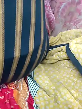 Snapshot of simrun70 chatting on 11/16/25, 11:41 simrun70 online show from 11/16/25, 11:41