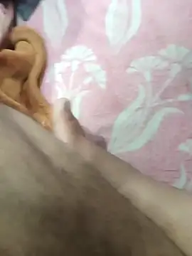 Snapshot of simrun70 chatting on 12/17/25, 12:04 simrun70 online show from 12/17/25, 12:04