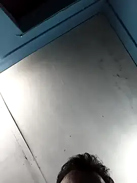 Snapshot of simrun70 chatting on 10/31/25, 08:05 simrun70 online show from 10/31/25, 08:05