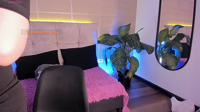  michonne  online show from 10/15/25, 08:39