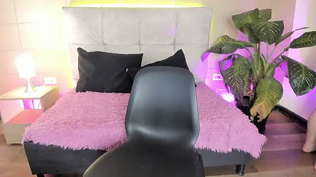  michonne  online show from 11/08/25, 09:18