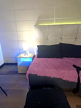  michonne  online show from 11/29/25, 09:04