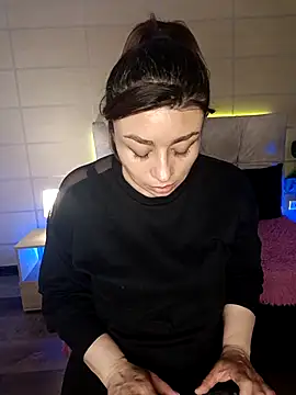  michonne  online show from 11/28/25, 09:04