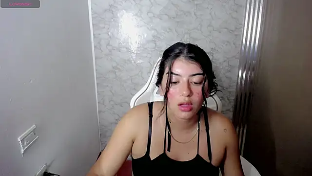 Snapshot of hello_kityy25 chatting on 03/19/26, 02:22 hello kityy25 online show from 03/19/26, 02:22