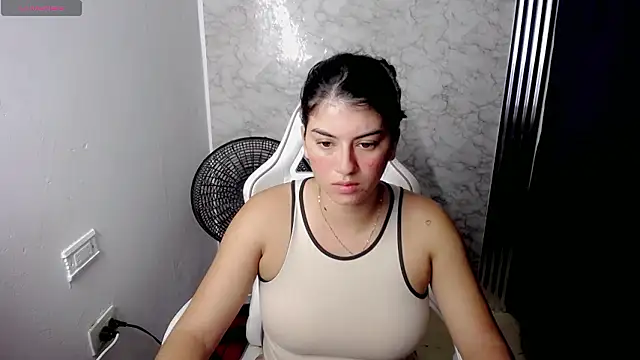 Snapshot of hello_kityy25 chatting on 01/10/26, 11:33 hello kityy25 online show from 01/10/26, 11:33