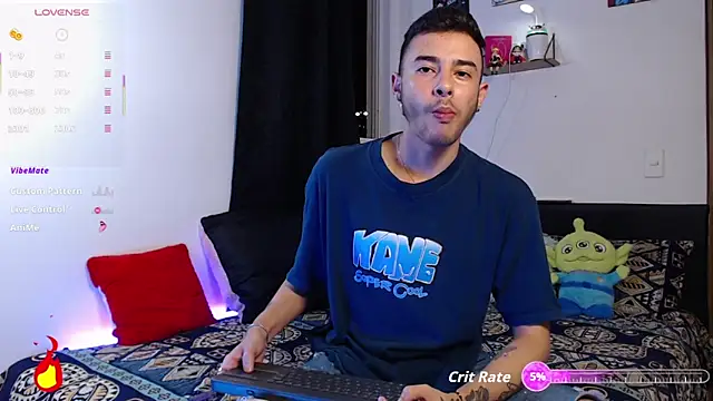 Snapshot of kyle_clint07 chatting on 11/12/25, 01:10 kyle clint07 online show from 11/12/25, 01:10