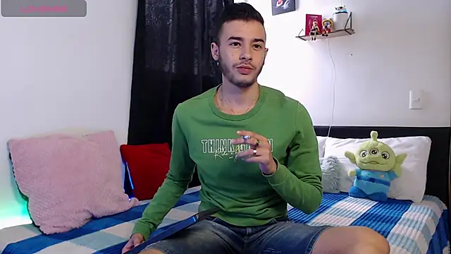 Snapshot of kyle_clint07 chatting on 12/15/25, 03:51 kyle clint07 online show from 12/15/25, 03:51