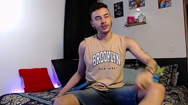 Snapshot of kyle_clint07 chatting on 11/08/25, 11:19 kyle clint07 online show from 11/08/25, 11:19