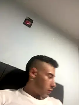 Snapshot of kyle_clint07 chatting on 11/23/25, 09:14 kyle clint07 online show from 11/23/25, 09:14