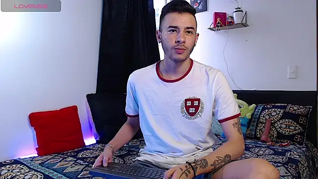 Snapshot of kyle_clint07 chatting on 11/13/25, 09:30 kyle clint07 online show from 11/13/25, 09:30