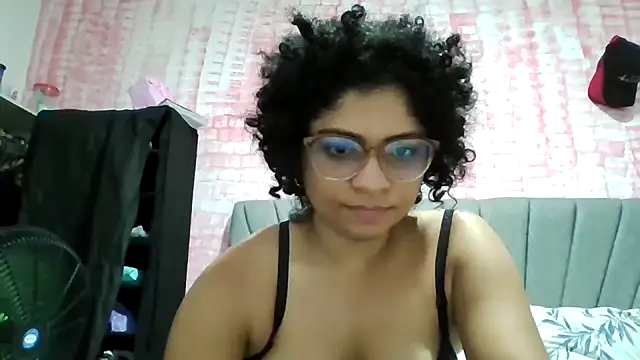 Snapshot of Tana_latin chatting on 10/08/25, 12:45 Tana latin online show from 10/08/25, 12:45