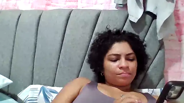 Snapshot of Tana_latin chatting on 10/10/25, 12:44 Tana latin online show from 10/10/25, 12:44