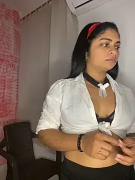 Snapshot of Tana_latin chatting on 02/14/25, 12:41 Tana latin online show from 02/14/25, 12:41