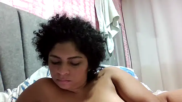 Snapshot of Tana_latin chatting on 10/01/25, 03:33 Tana latin online show from 10/01/25, 03:33