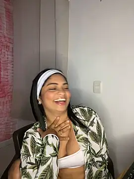 Snapshot of Tana_latin chatting on 02/13/25, 12:24 Tana latin online show from 02/13/25, 12:24