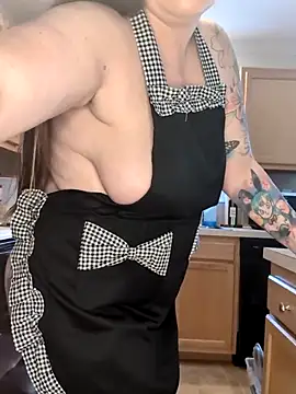 Snapshot of SashaSC3 chatting on 03/11/25, 03:45 SashaSC3 online show from 03/11/25, 03:45