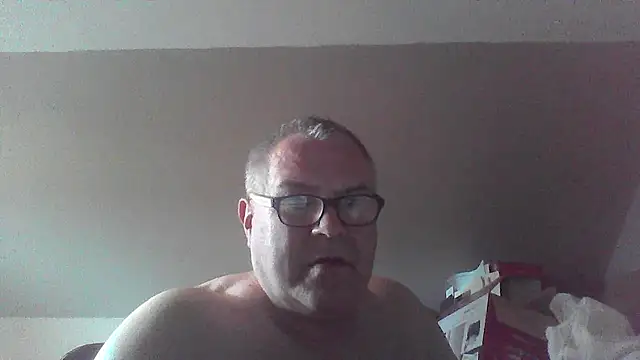 Snapshot of mkestr69 chatting on 06/24/26, 04:27 mkestr69 online show from 06/24/26, 04:27