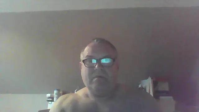 Snapshot of mkestr69 chatting on 04/27/26, 06:06 mkestr69 online show from 04/27/26, 06:06