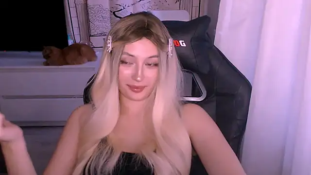 beauty blonde online show from 11/28/25, 03:07