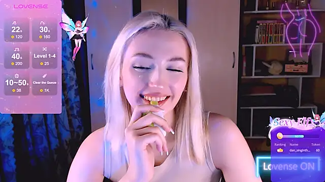 Snapshot of beauty_blonde chatting on 03/05/25, 12:27 beauty blonde online show from 03/05/25, 12:27