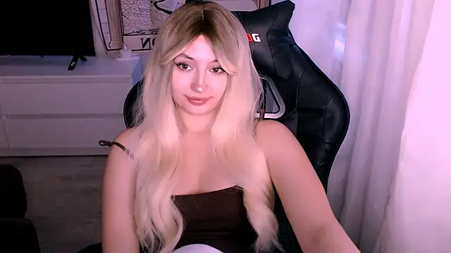 beauty blonde online show from 12/05/25, 03:16