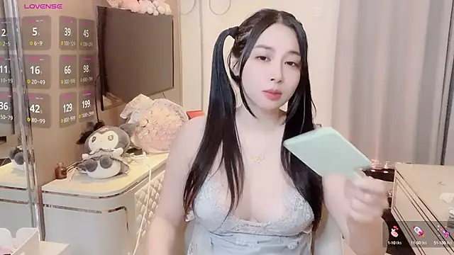 Snapshot of Moonccoi chatting on 10/08/25, 01:23 Moonccoi online show from 10/08/25, 01:23