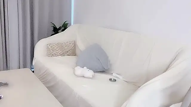 Moonccoi online show from 10/27/25, 04:02