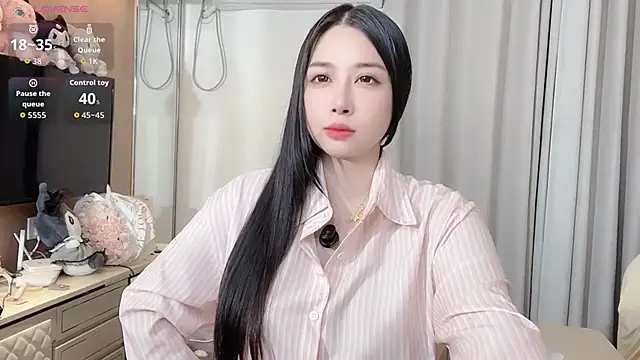 Moonccoi online show from 11/12/25, 04:33