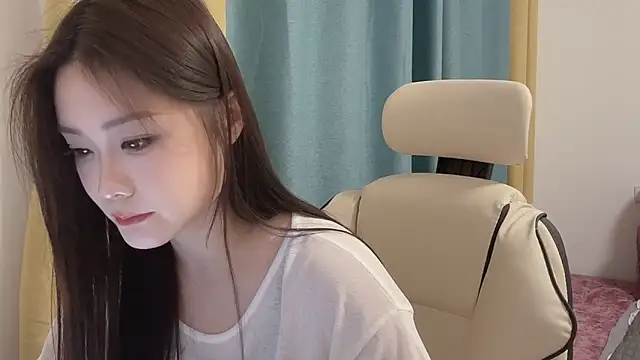 Snapshot of Qvo-Q chatting on 02/17/25, 04:28 Qvo-Q online show from 02/17/25, 04:28