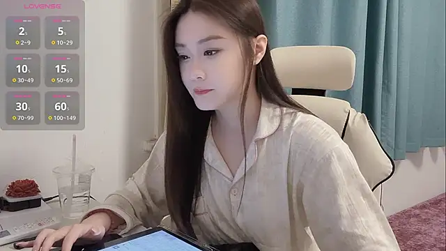 Snapshot of Qvo-Q chatting on 03/05/25, 01:50 Qvo-Q online show from 03/05/25, 01:50