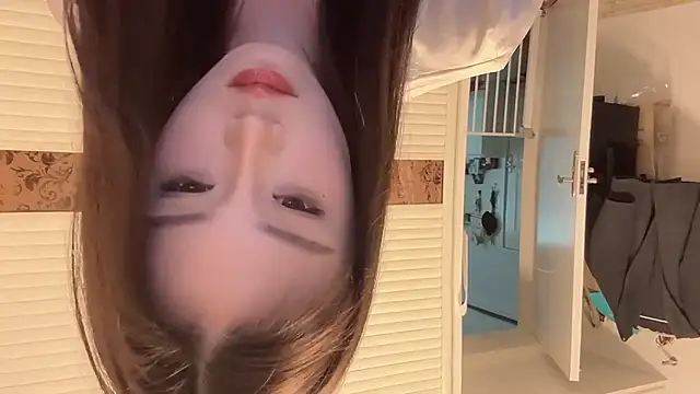 Snapshot of Qvo-Q chatting on 02/15/25, 04:45 Qvo-Q online show from 02/15/25, 04:45